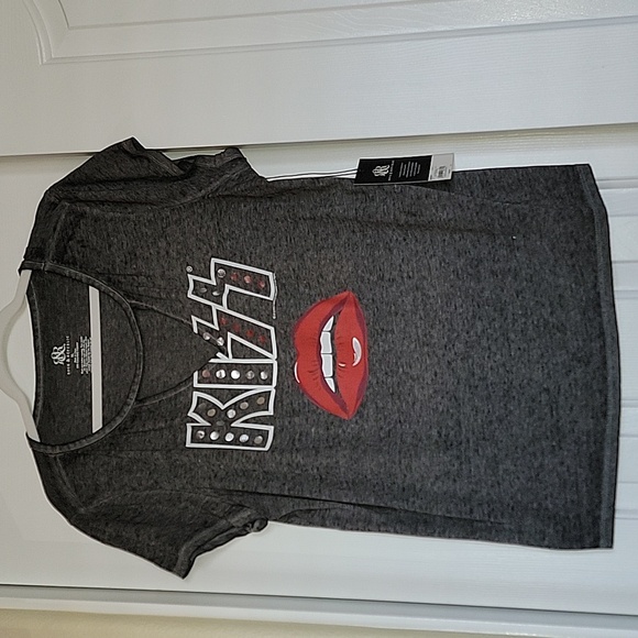 Rock & Republic Tops - Rock and Republic key hole neckline Kiss top gray silver red size XL